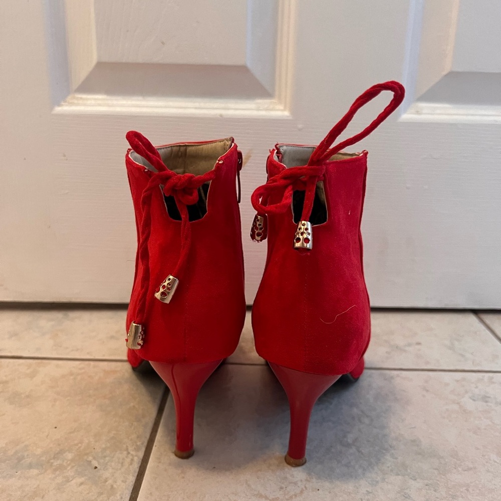 Red Heels - Picture 2 of 5